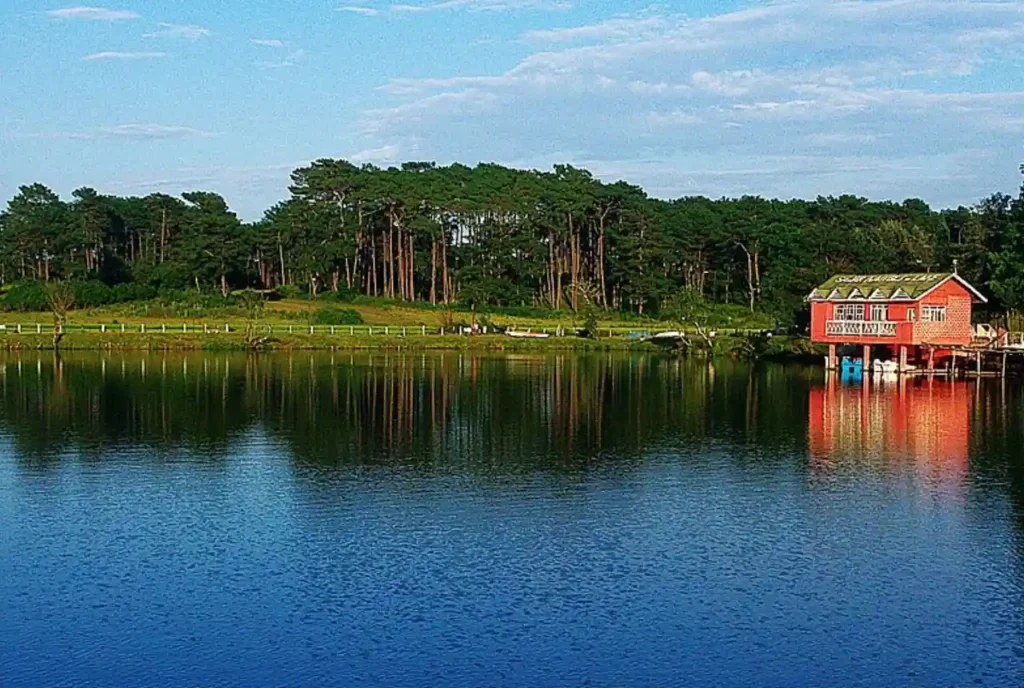 Thadlaskein Lake